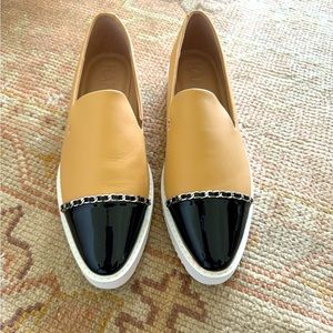 New Karl Lagerfield Paris tan/black loafer with chain detail size 9.5 40.5